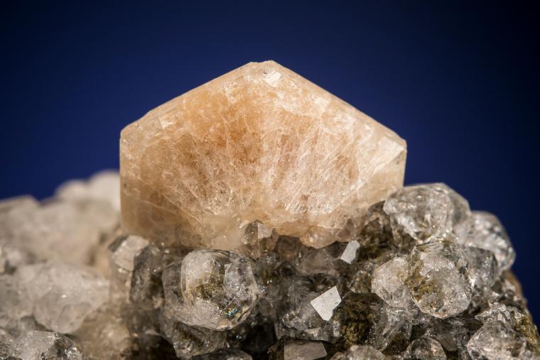 GMELINITE on ANALCIME